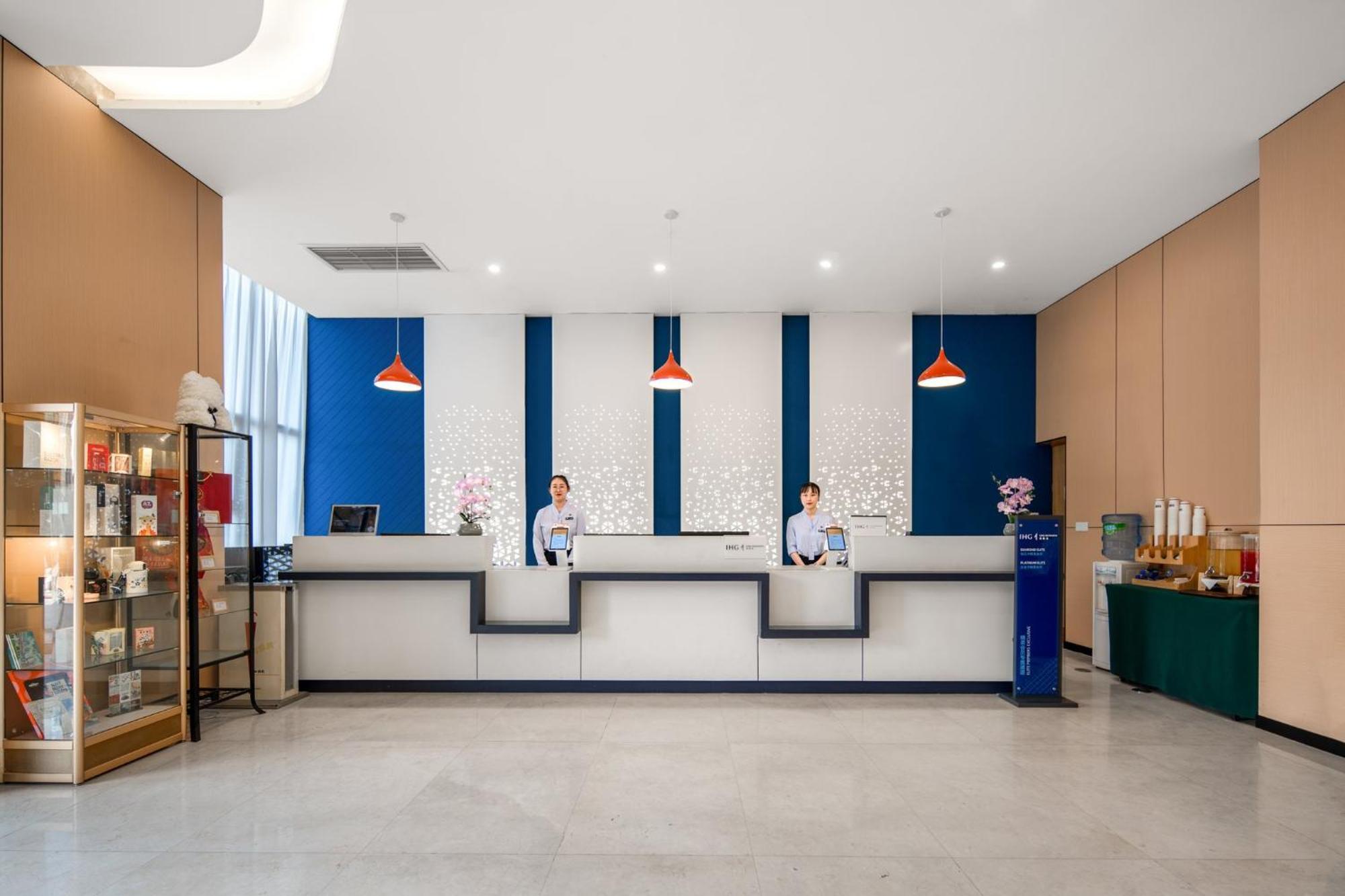 Holiday Inn Express Chongqing Guanyinqiao By Ihg Eksteriør bilde
